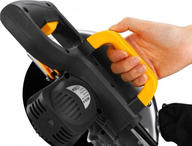 Пила торцовочная сетевая DEKO DKMS1200-190 [063-4215]
